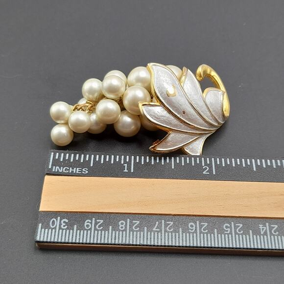 Vintage Alice Caviness Grape Cluster Brooch, White Enamel Leaf, Faux Pearls - Picture 9 of 10